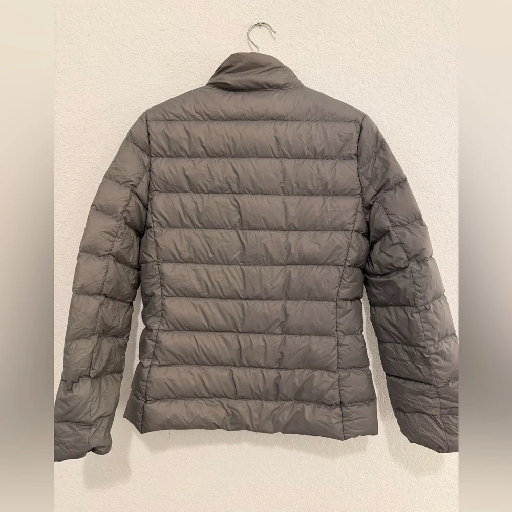 Quince Women's Lightweight Down Packable Jacket Grey Size Medium - Picture 3 of 7